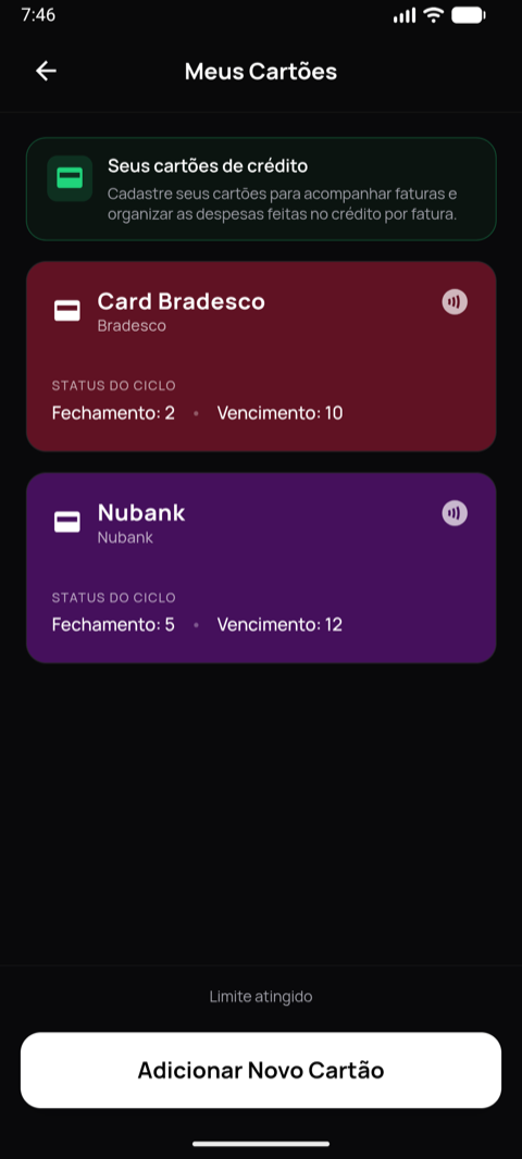 Tela “Meus Cartões” do Fynn com dois cartões cadastrados, cada um nas cores do banco e mostrando o status do ciclo: fechamento no dia 2 e vencimento no dia 10 em um; fechamento no dia 5 e vencimento no dia 12 no outro.